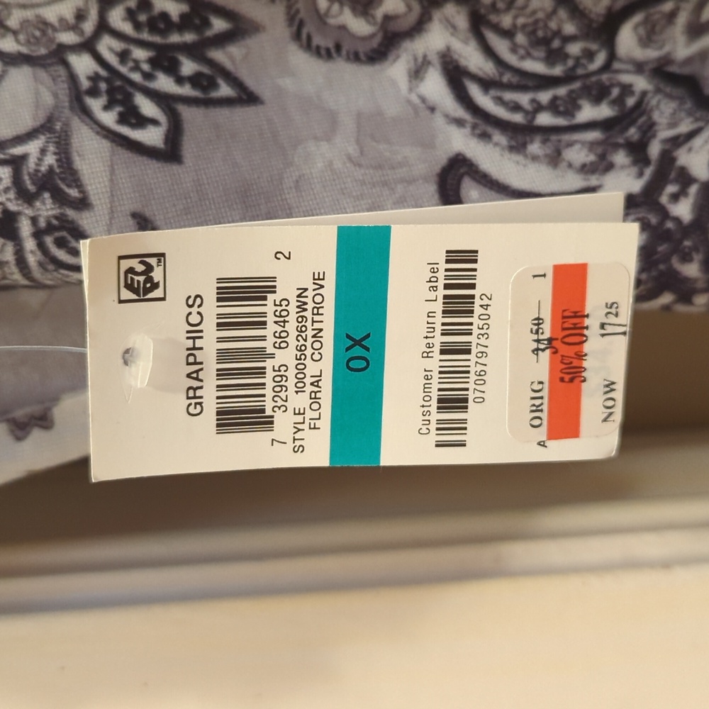 NWT Style & Co 0x women's T-shirt black, grey & white paisley swirl pattern - Picture 3 of 5